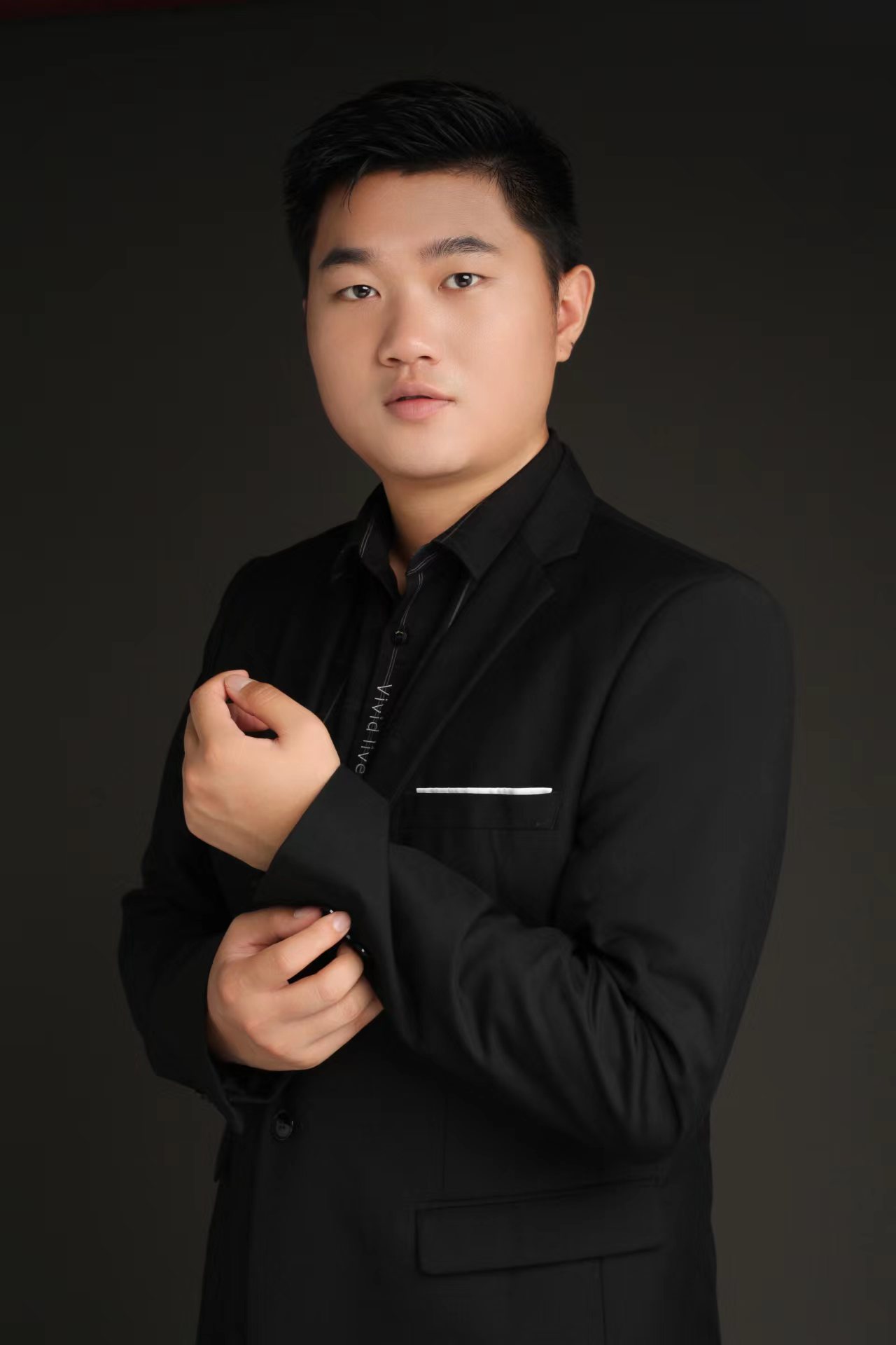 周子靖老师照片